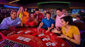 Meja Sic Bo live dealer dengan dadu dan papan taruhan interaktif di studio HD rjm88